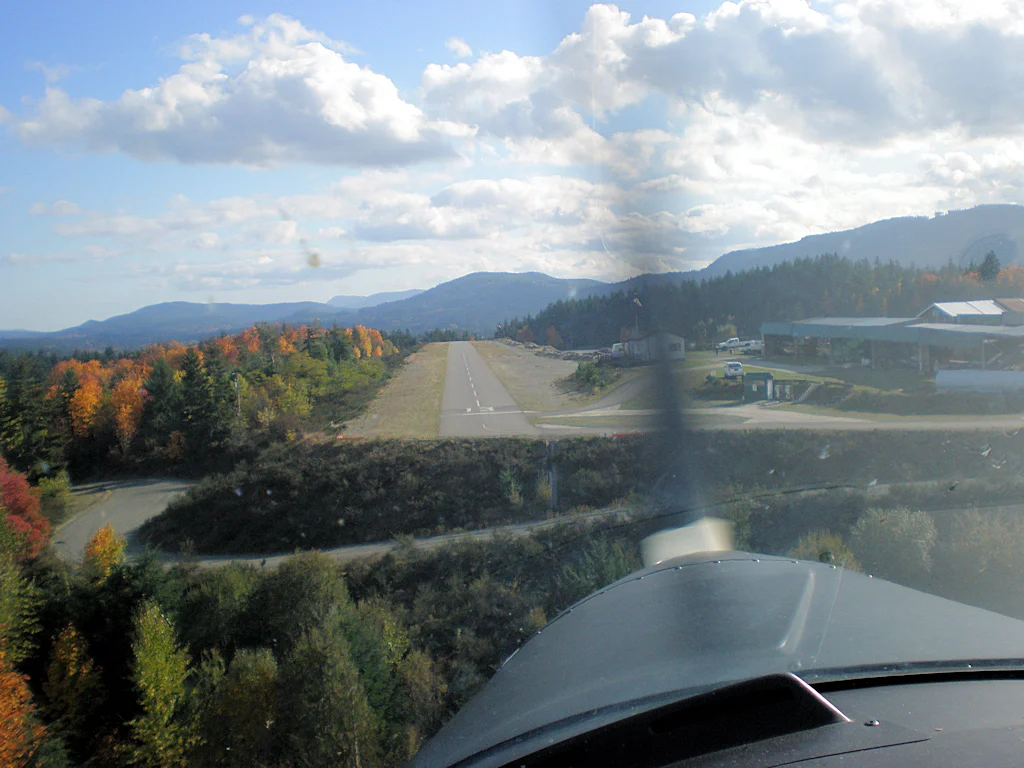 Final approach for Runway 13 at Duncan Airport
